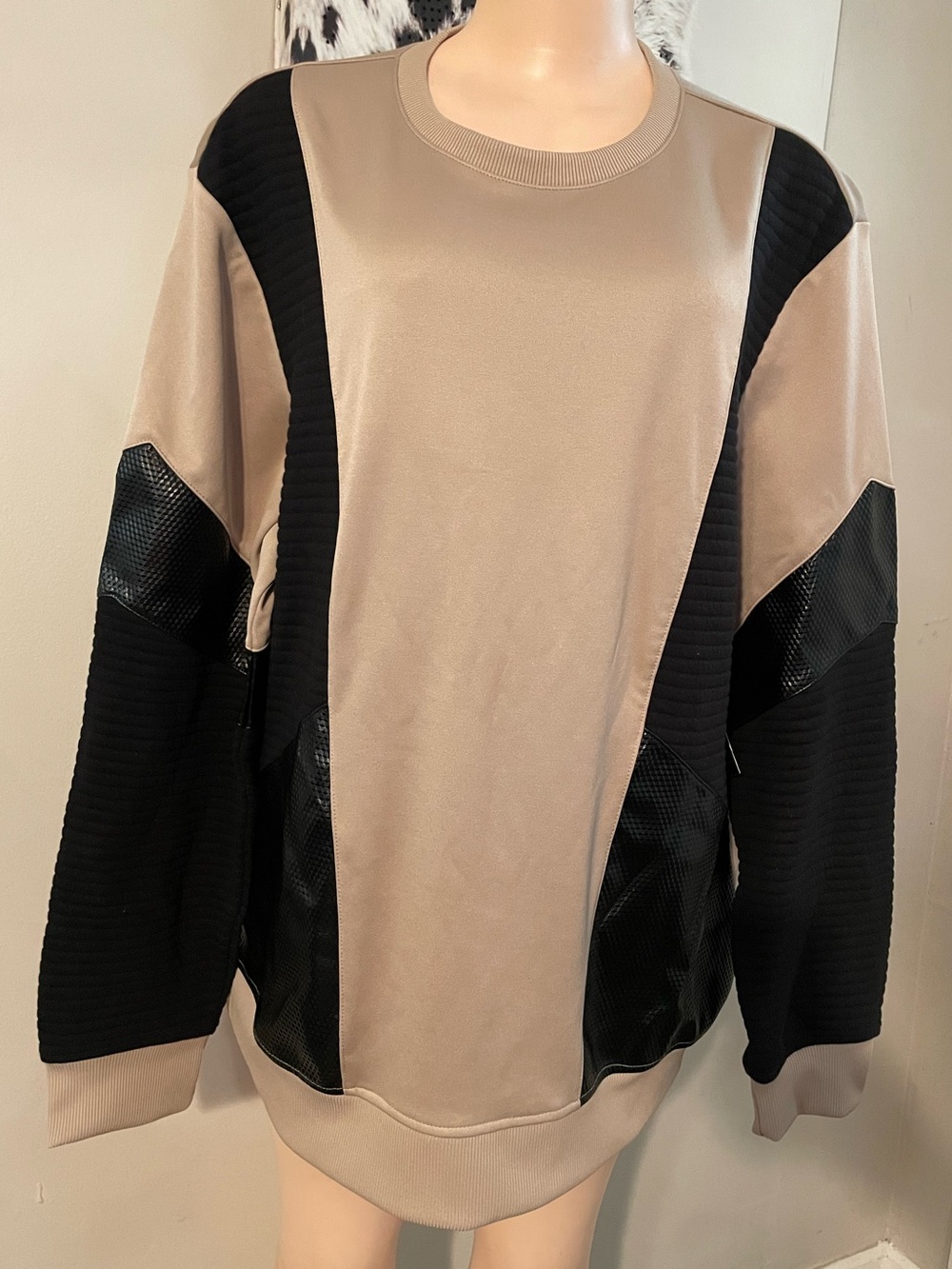 New INC Men Geometric Panel crew neck sweatshirt feat. Faux leather piece XL Top